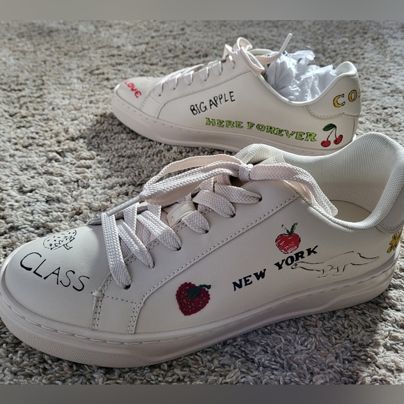 NWT New York Themed Adorable Sneakers - Picture 5 of 8